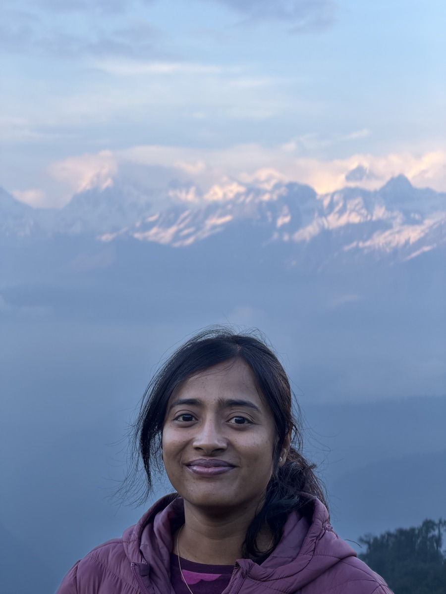 Portrait of Ankita smiling on the Dayara Bugyal trek