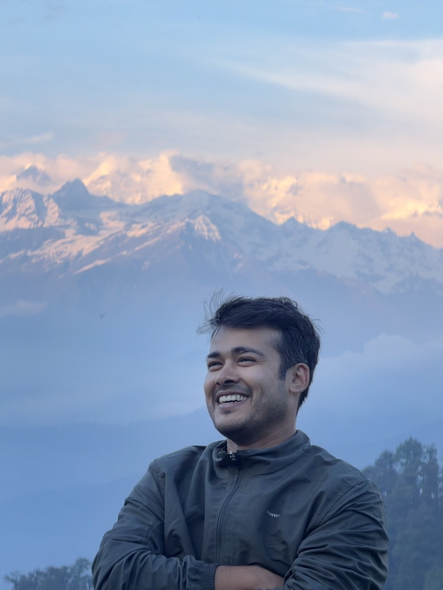 Portrait of Zaibi laughing on the Dayara Bugyal trek